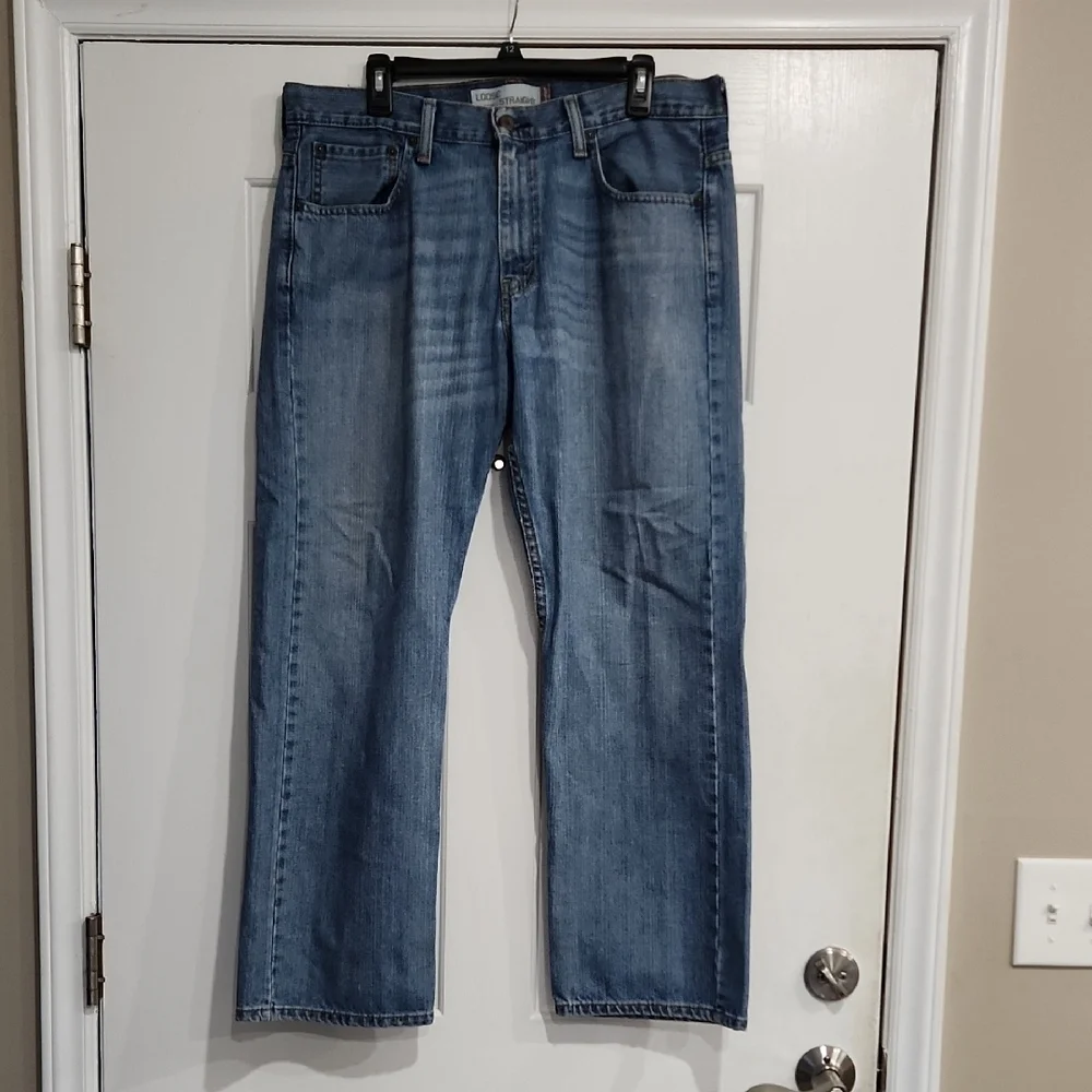 Relaxed Blue Jeans with Classic Stitching